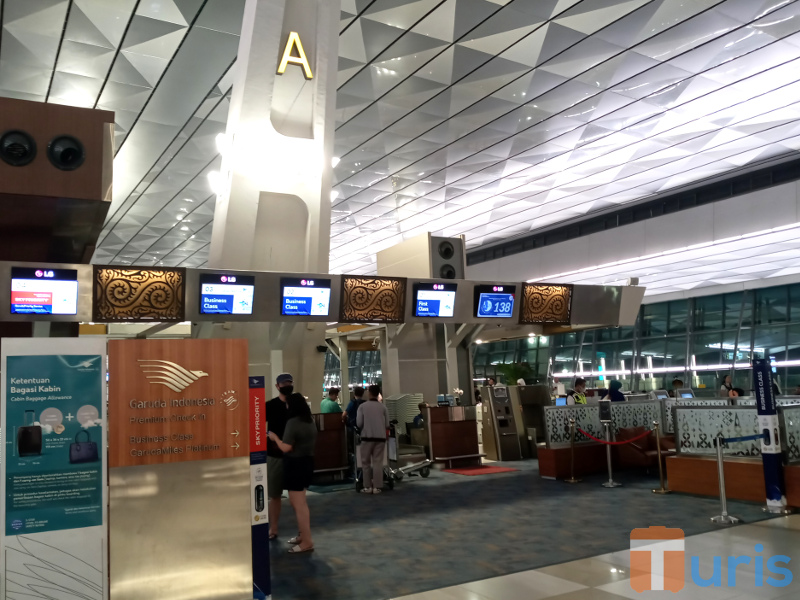 Konter Check-in untuk Penerbangan Domestik dan Internasional di Terminal 3 Soekarno-Hatta (CGK)